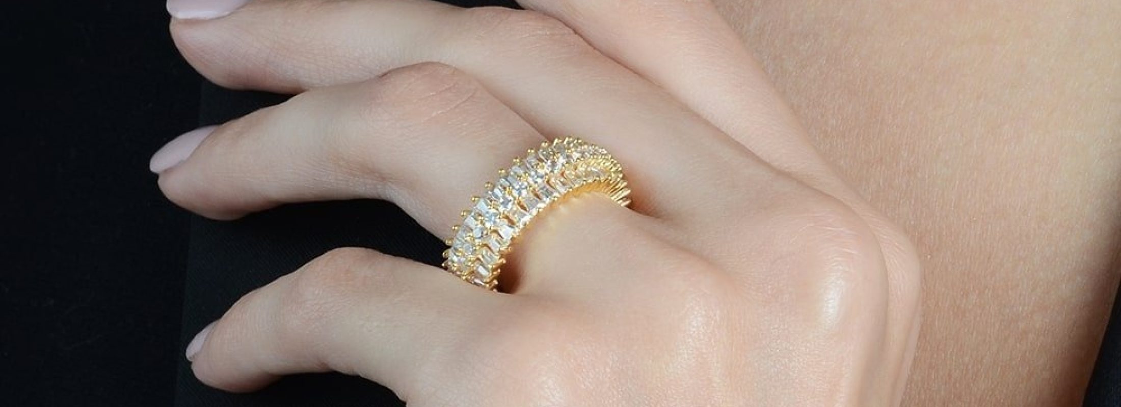 anel-dourado-solitario-inteiro-cravejado-de-zirconia-3